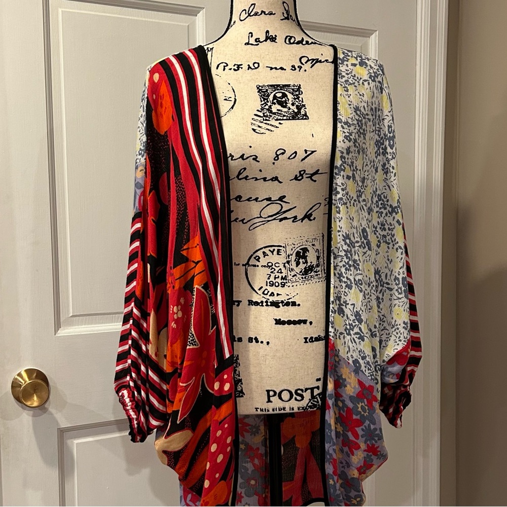 Anna & Ava Kimono Topper - Picture 5 of 12